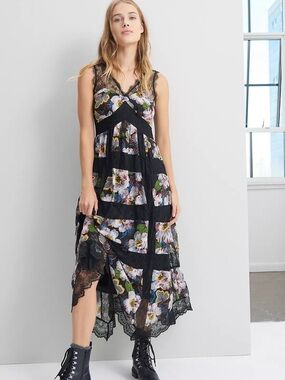 Anthropologie Kasondra Lace
Maxi Dress size 4